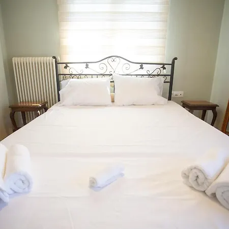 Willa τraditional Fully Detached On A Luxurious Hillock Of With Its Own Garden Also For Family & Wedding Gatherings For 10 To 25 People Only 15 Minutes From Airport