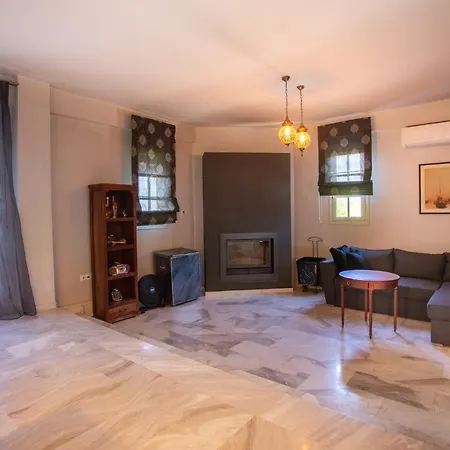 Willa τraditional Fully Detached On A Luxurious Hillock Of With Its Own Garden Also For Family & Wedding Gatherings For 10 To 25 People Only 15 Minutes From Airport