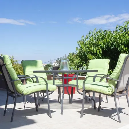 τraditional Fully Detached On A Luxurious Hillock Of With Its Own Garden Also For Family & Wedding Gatherings For 10 To 25 People Only 15 Minutes From Airport Willa