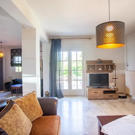 τraditional Fully Detached On A Luxurious Hillock Of With Its Own Garden Also For Family & Wedding Gatherings For 10 To 25 People Only 15 Minutes From Airport Willa