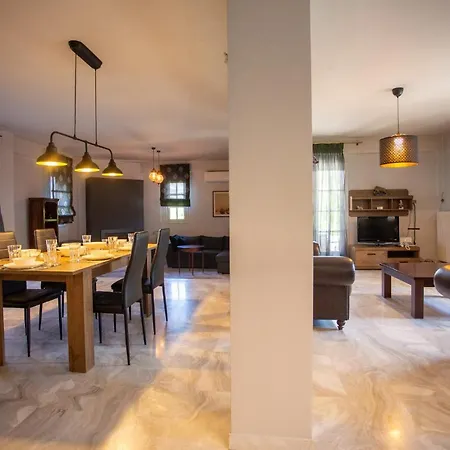 τraditional Fully Detached On A Luxurious Hillock Of With Its Own Garden Also For Family & Wedding Gatherings For 10 To 25 People Only 15 Minutes From Airport *