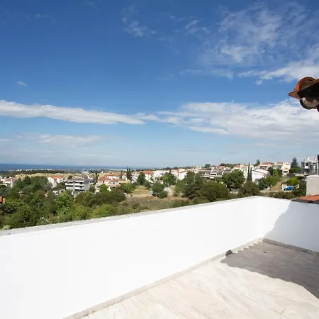 τraditional Fully Detached On A Luxurious Hillock Of With Its Own Garden Also For Family & Wedding Gatherings For 10 To 25 People Only 15 Minutes From Airport *