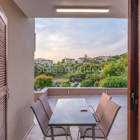 τraditional Fully Detached On A Luxurious Hillock Of With Its Own Garden Also For Family & Wedding Gatherings For 10 To 25 People Only 15 Minutes From Airport * Saloniki
